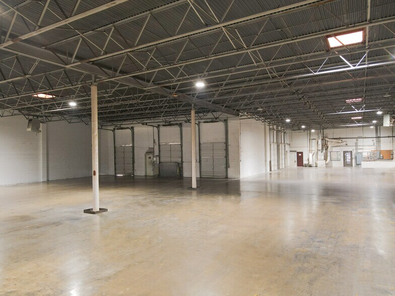 More Photos Of 1241-1243 Majesty Dr, Dallas Warehouse For Lease