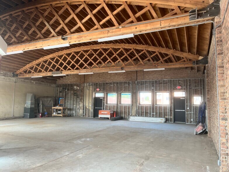 More Photos Of 10 S Park Ave, Lombard Storefront For Lease
