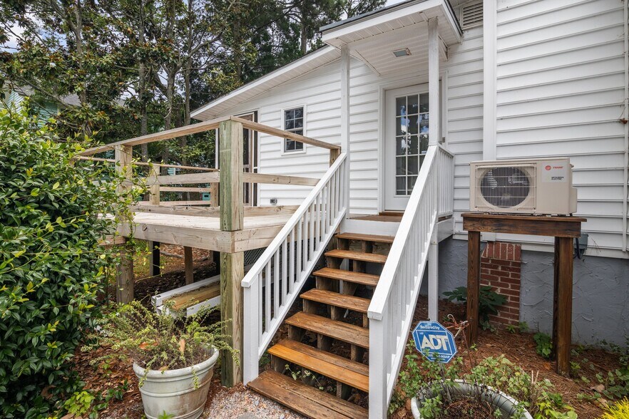 More Photos Of 567 E Water St, Belhaven Hospitality For Sale