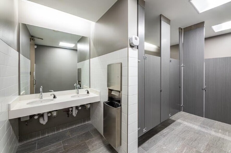 More Photos Of 1250 Wood Branch Park Dr, Houston Office For Lease