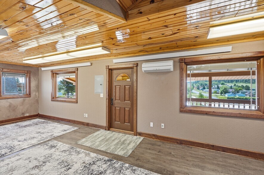 More Photos Of 1100 Mount Rushmore Rd, Custer Flex For Sale