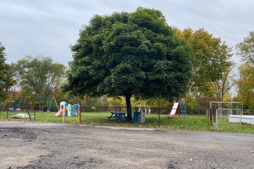 More Photos Of 23696 Northline Rd, Taylor Religious Facility For Sale