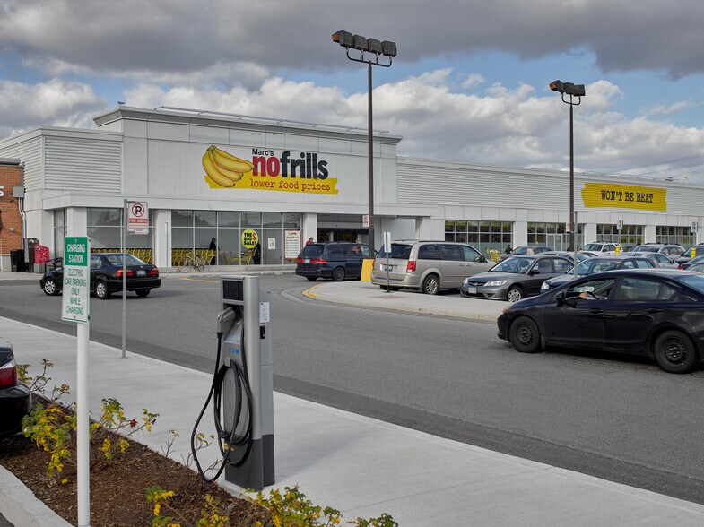 More Photos Of 925 Rathburn Rd E, Mississauga General Retail For Lease