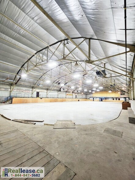 More Photos Of 37 E Victoria St, North Huron Sports And Entertainment For Lease