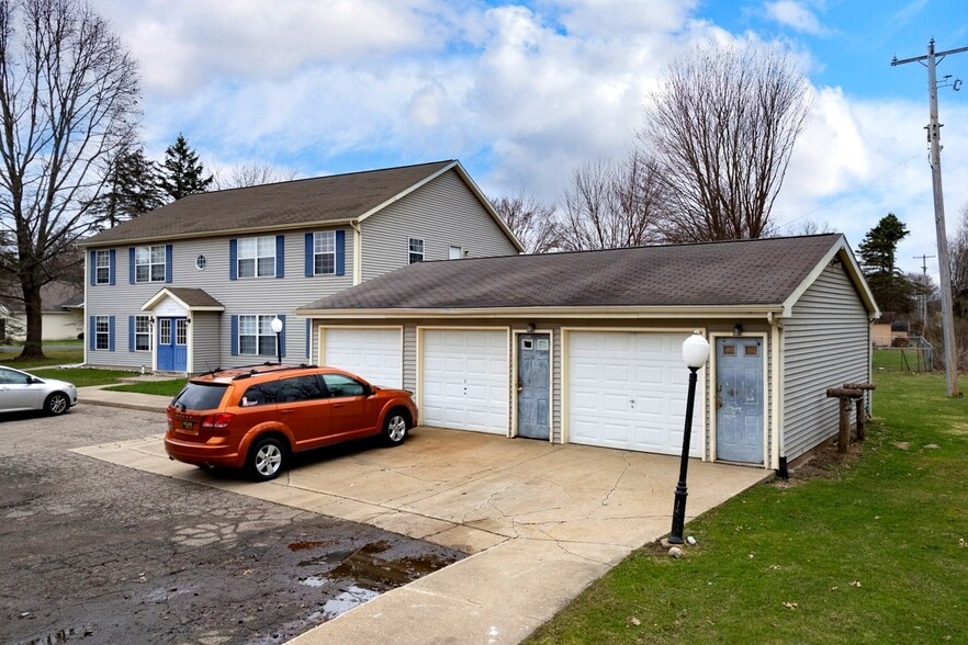 More Photos Of 2323 W Osterhout, Portage Apartments For Sale