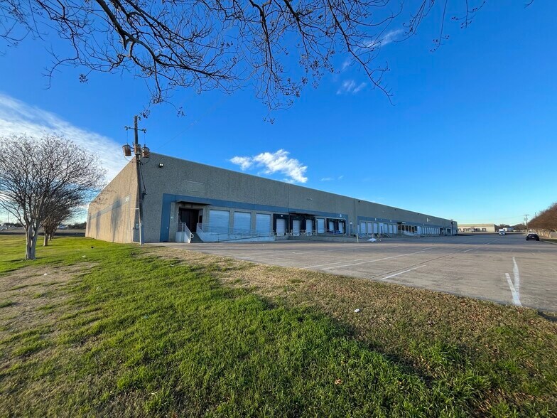 More Photos Of 5050 Investment Dr, Dallas Distribution For Lease