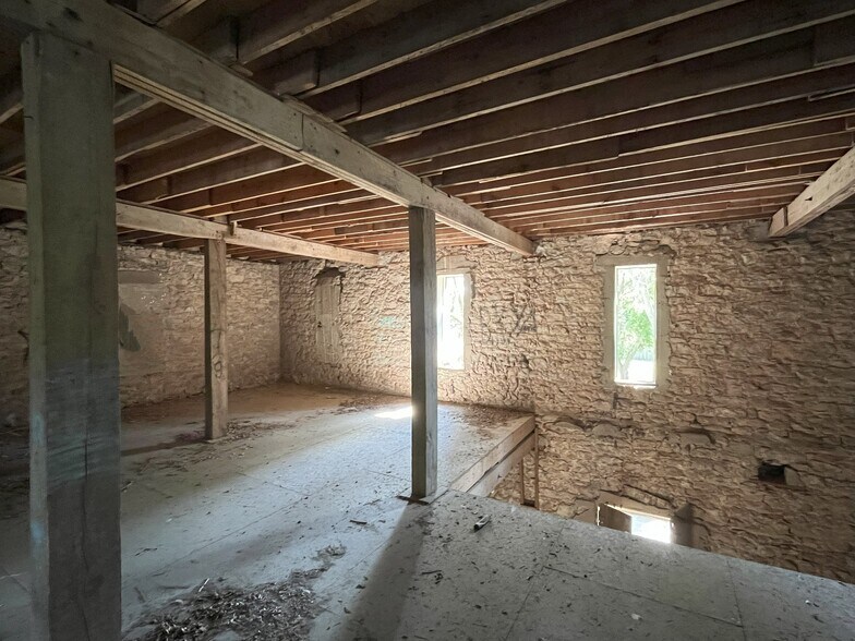 More Photos Of 311 Old Mill Rd, Rhome Restaurant For Lease