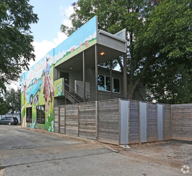 More Photos Of 1000 E 51st St, Austin Unknown For Lease