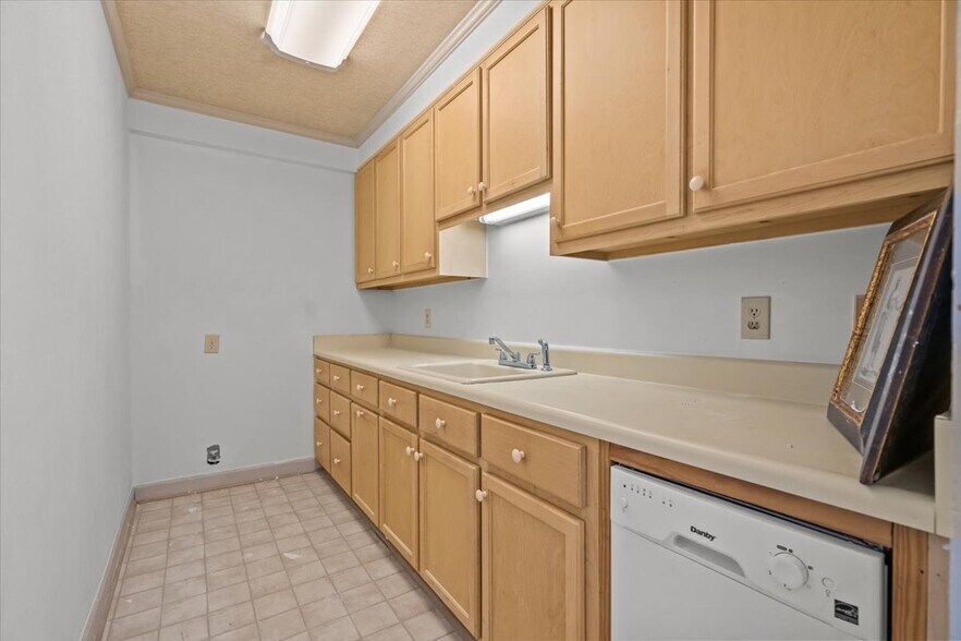 More Photos Of 711 W Wade Hampton Blvd, Greer Freestanding For Lease