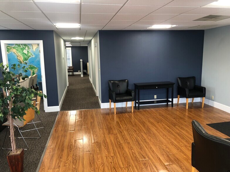 More Photos Of 156 E Market St, Martinsville Office Residential For Lease