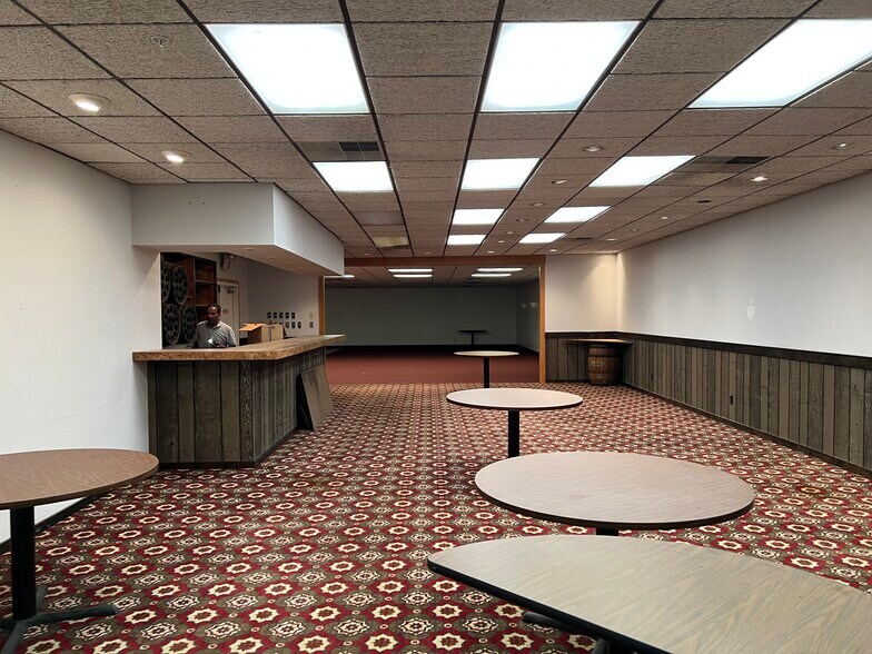 More Photos Of 881 E Dixie Dr, West Carrollton Light Distribution For Lease