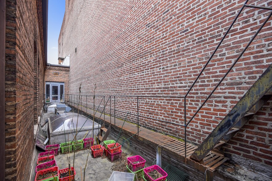 More Photos Of 518 N Charles St, Baltimore Storefront Retail Office For Sale