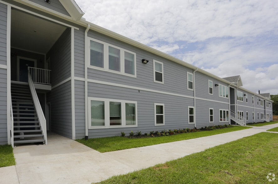 More Photos Of 2604 Avenue K, Bay City Apartments For Sale