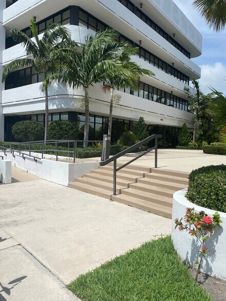 More Photos Of 4700 NW Boca Raton Blvd, Boca Raton Office For Lease