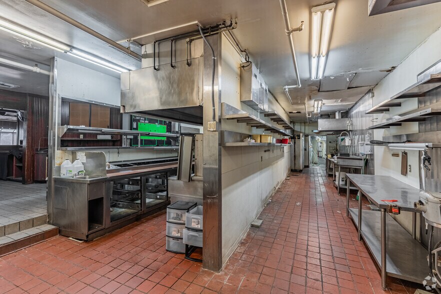 More Photos Of 515 12th St SE, Salem Freestanding For Sale