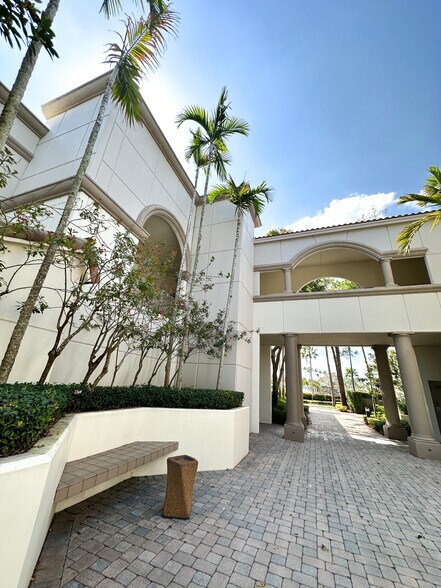 More Photos Of 11621 Kew Gardens Ave, Palm Beach Gardens Medical For Lease