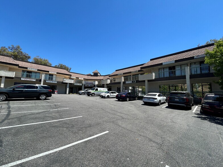 More Photos Of 18333 Dolan Way, Santa Clarita Storefront Retail Office For Lease