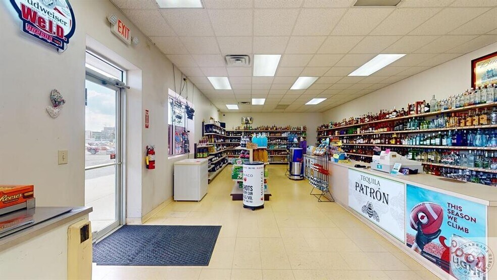 More Photos Of 914 N State Line Ave, Texarkana Storefront For Sale