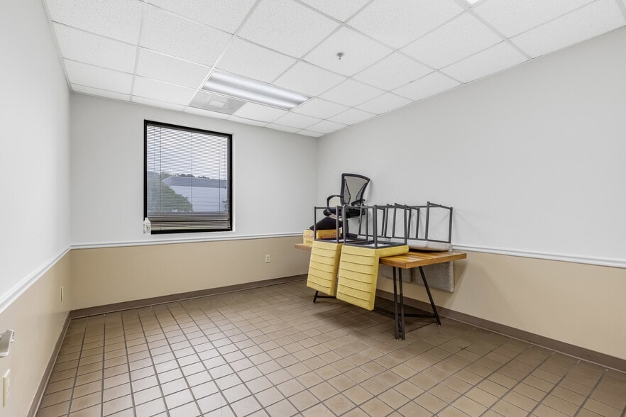 More Photos Of 2312 Centennial Cir, Gainesville Warehouse For Sale