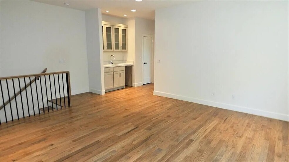 More Photos Of 5614 Anita St, Dallas Dormitory For Sale