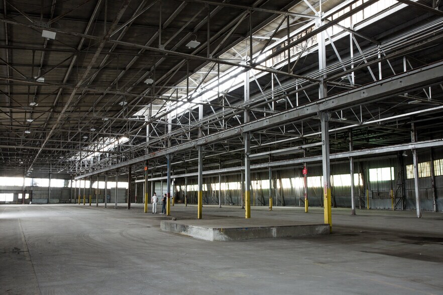 More Photos Of 205 S Mission Rd, Los Angeles Warehouse For Lease