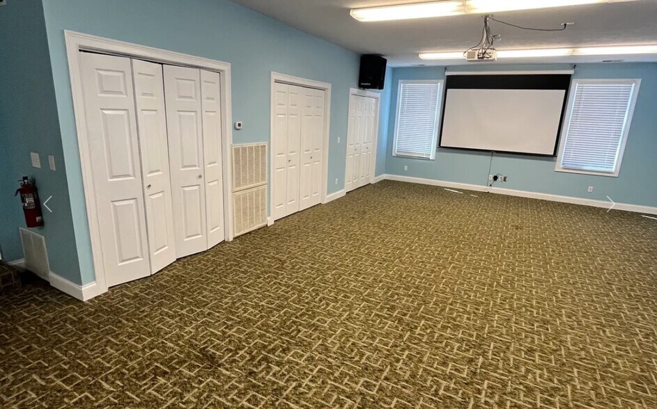 More Photos Of 2225 N Cullen Ave, Evansville Office For Lease