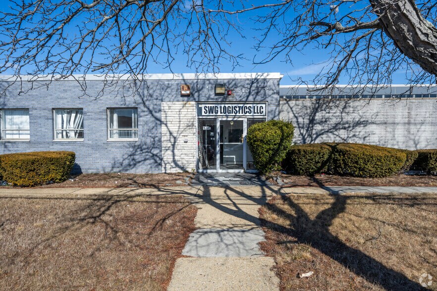 More Photos Of 170 Allen Blvd, Farmingdale Warehouse For Lease
