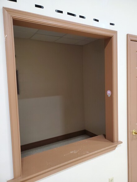 More Photos Of 507-509 National Hwy, Lavale Storefront For Lease