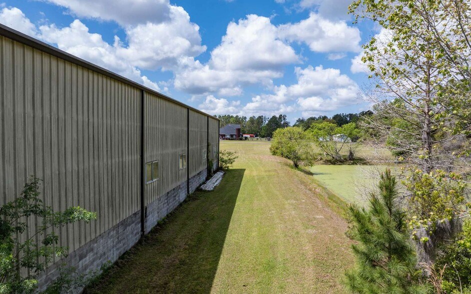 More Photos Of 6101 County Road 136, Live Oak Warehouse For Lease