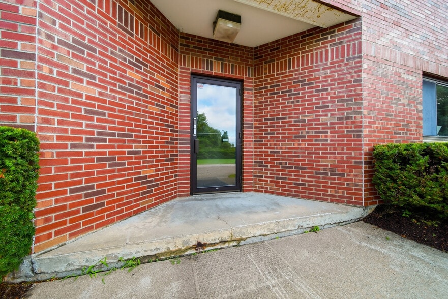 More Photos Of 141 Sanborn Rd, Tilton Flex For Sale
