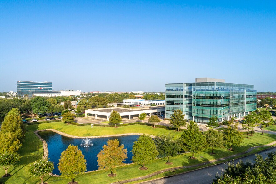 More Photos Of 455 E Medical Center Blvd, Webster Medical For Lease