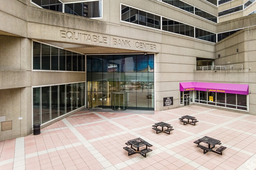 More Photos Of 100 S Charles St, Baltimore Office For Lease