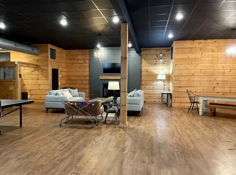 More Photos Of 33 Rose Petal Ln, Ellijay General Retail For Sale