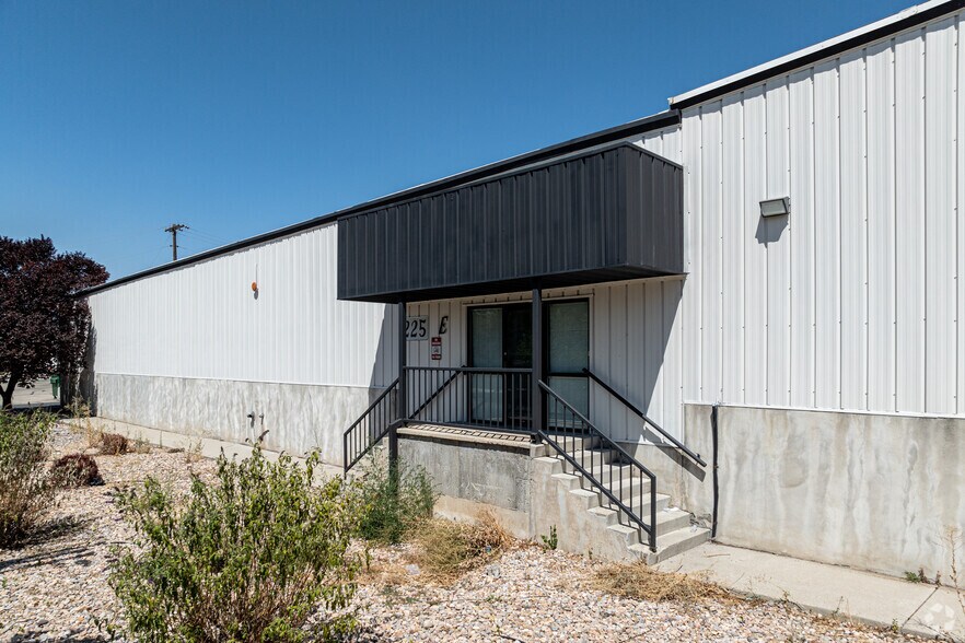 More Photos Of 225 E 900 S, Provo Manufacturing For Lease
