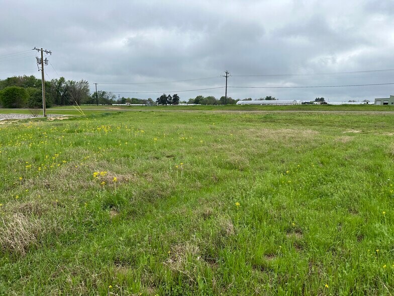 More Photos Of 1690 S. Main St., Lindale Land For Sale