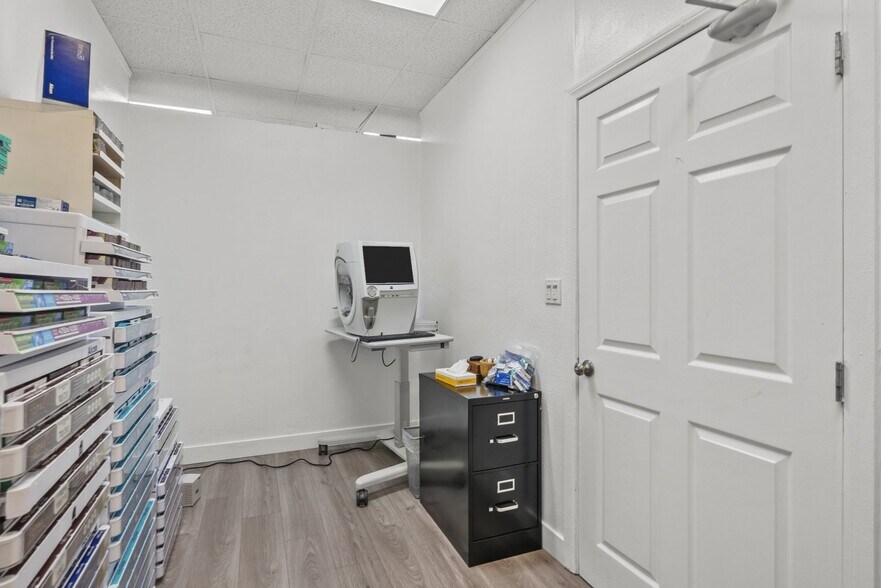 More Photos Of 516 W Lancaster Blvd, Lancaster Freestanding For Lease