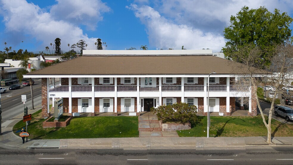 More Photos Of 1701 N Main St, Santa Ana Office For Sale
