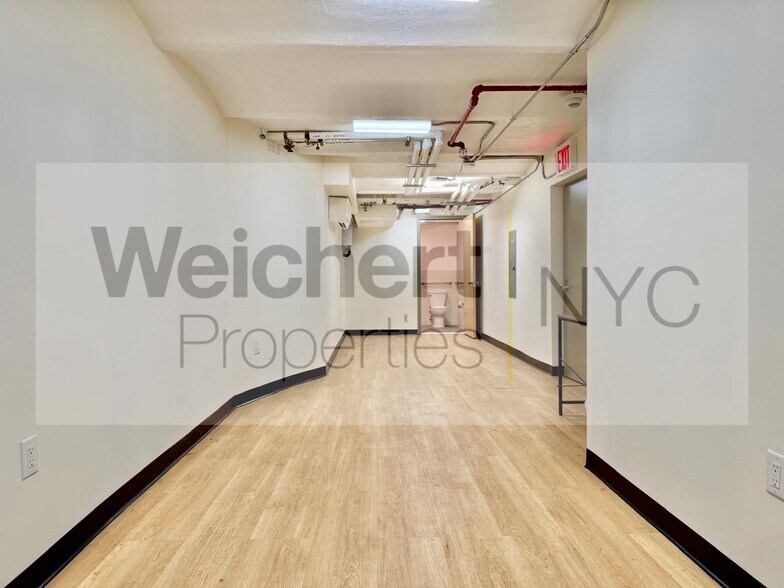 More Photos Of 165 W 80th St, New York Apartments For Lease