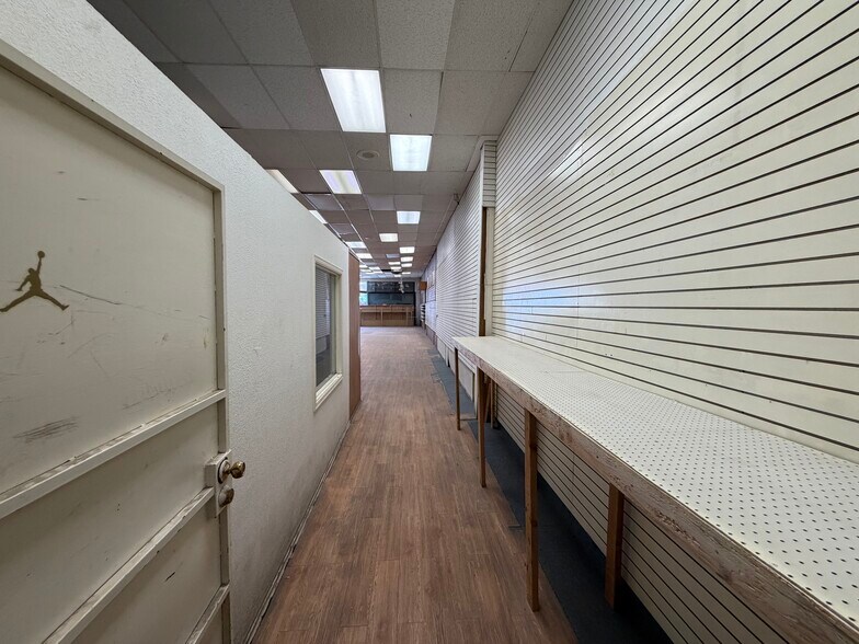 More Photos Of 305 S El Paso St, El Paso Storefront For Lease