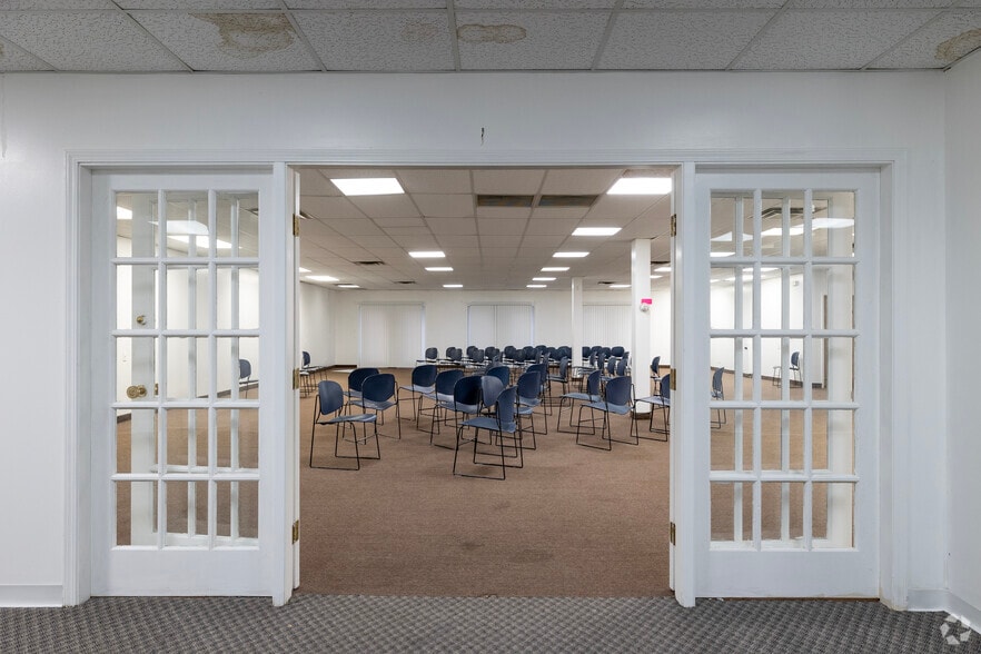 More Photos Of 5744 W Irving Park Rd, Chicago Office Residential For Sale