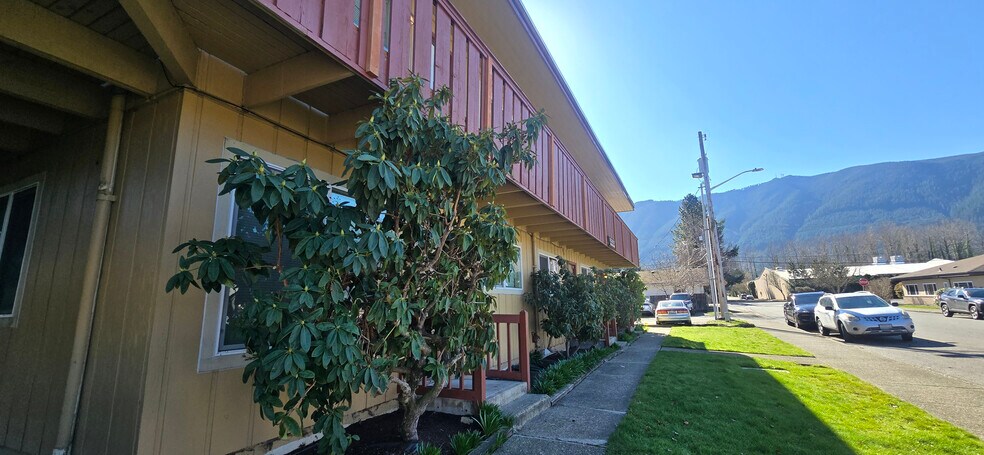 More Photos Of 226 Cedar Ave S, North Bend Apartments For Sale