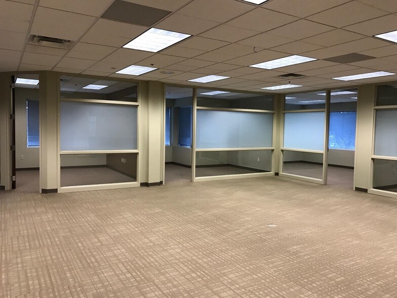 More Photos Of 130 N Cheshire Ln, Minnetonka Office For Lease