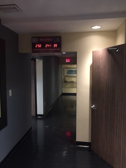 More Photos Of 2402-2406 W 8th Ct, Hialeah Warehouse For Lease