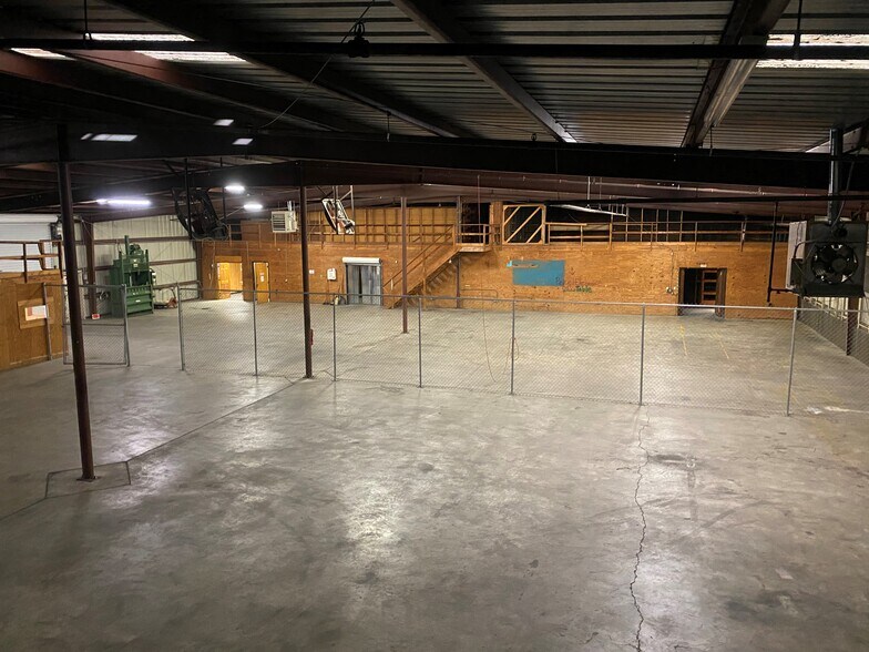 More Photos Of 305 Green St, Warner Robins Industrial For Sale