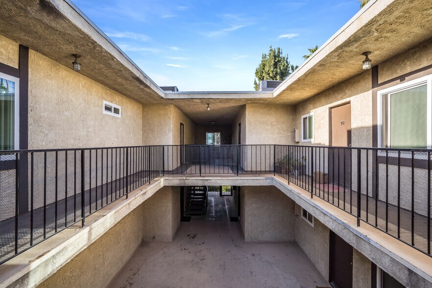 More Photos Of 5358 Circle Dr, Sherman Oaks Apartments For Sale