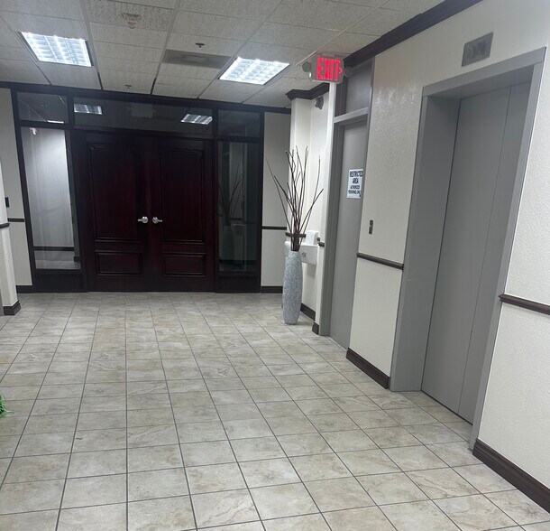 More Photos Of 2000 N Classen Blvd, Oklahoma City Unknown For Lease