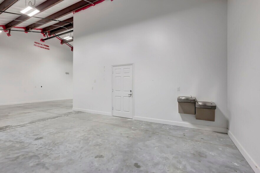 More Photos Of 3801-3815 Oleander Ave, Fort Pierce Warehouse For Lease