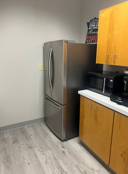 More Photos Of 5220 Spring Valley Rd, Dallas Office For Lease