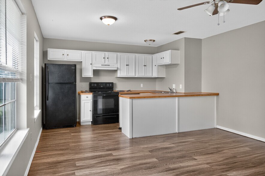 More Photos Of 1804 Baseball Loop, Diana Apartments For Sale