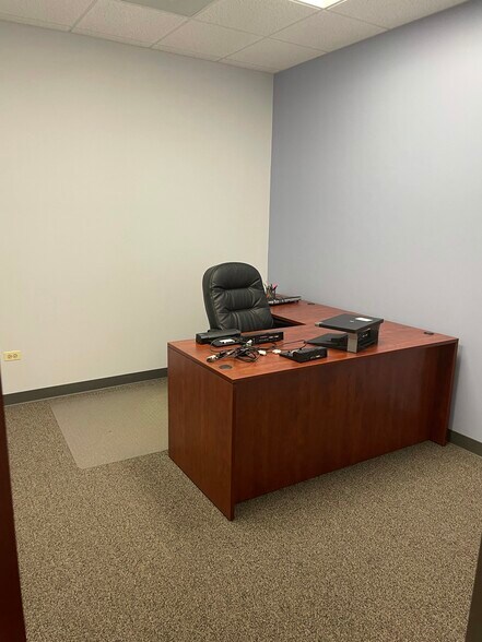 More Photos Of 4200 Cantera Dr, Warrenville Office For Sale